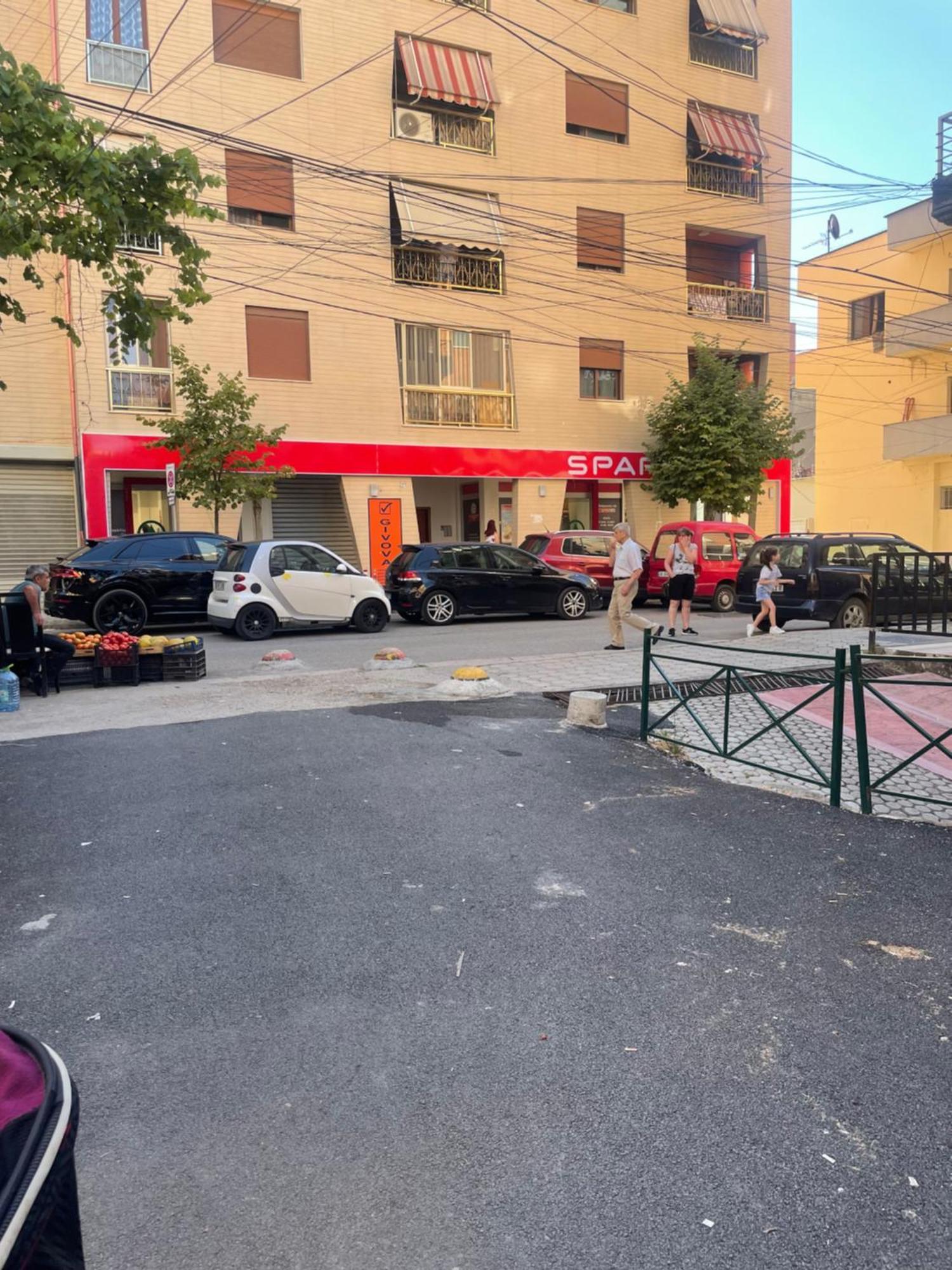 Aza * Tirana